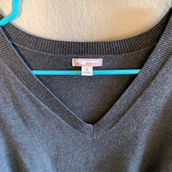 GAP man v-neck sweater - Picture 3 of 3